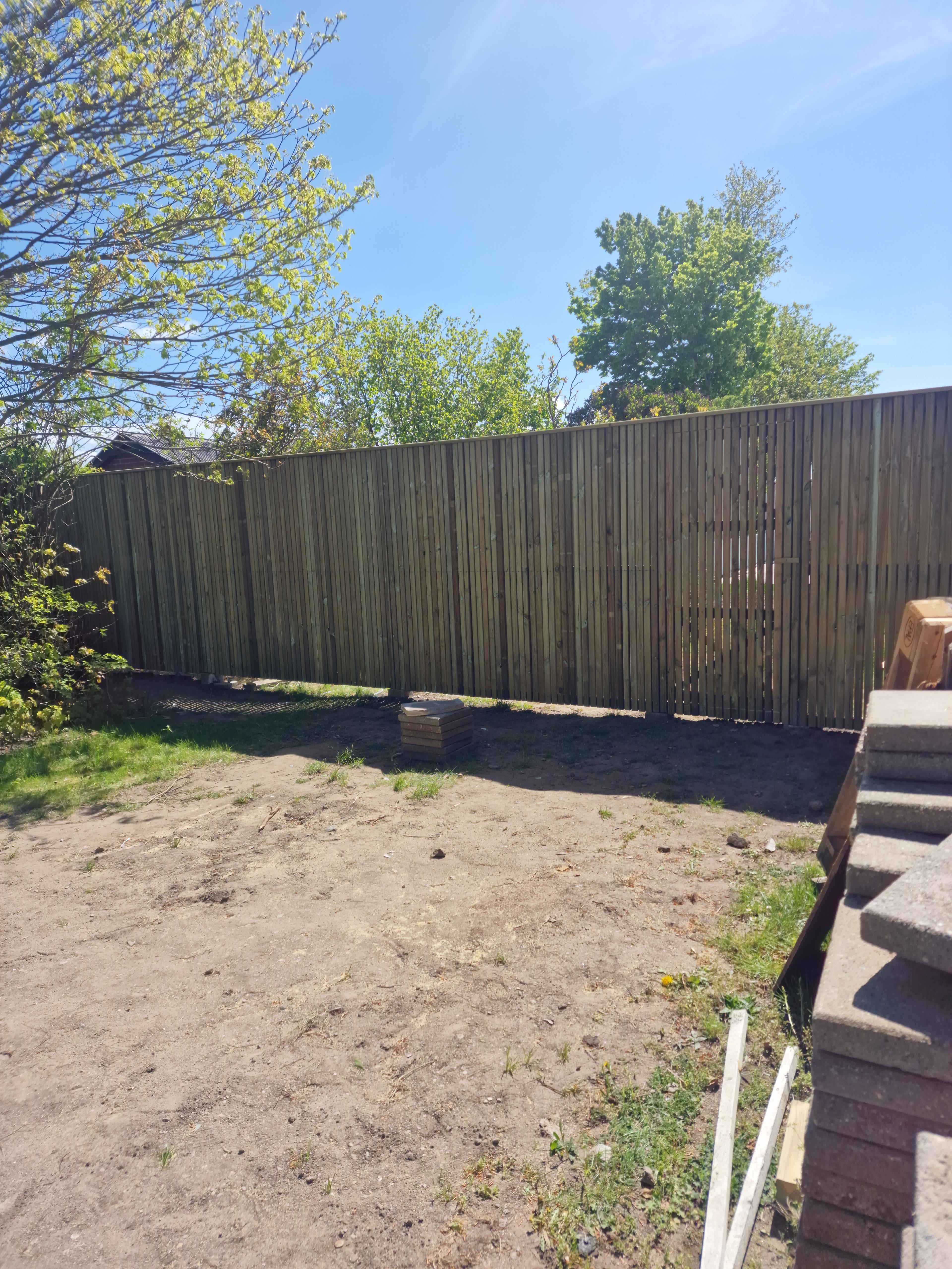 Byggnation av mur med port mellan trädgård och infart i Malmö – projektbild 21 av 25